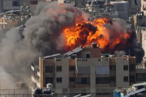 Τρομερές εικόνες με εκρήξεις σε πυκνοκατοικημένες περιοχές στον Λίβανο -«Γυναίκες γεννούν στον δρόμο» λέει ο ΟΗΕ