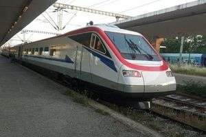 Διακοπή σιδηροδρομικής κυκλοφορίας στο τμήμα Αθήνα – Άγιοι Ανάργυροι, λόγω πυρκαγιάς σε κτίριο