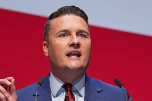 «Άνευ προηγουμένου» η επιδημία μηνιγγίτιδας που σκότωσε δύο ανθρώπους στην Αγγλία, δηλώνει ο υπουργός Υγείας