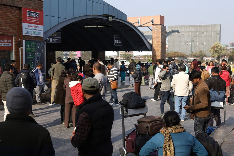 Αεροπορικό χάος στη Μέση Ανατολή: Ταλαιπωρία για εκατοντάδες χιλιάδες επιβάτες, ακυρώσεις πτήσεων και κλειστοί εναέριοι χώροι