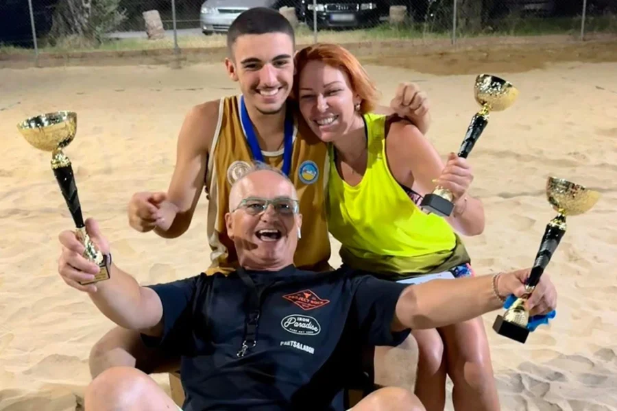 «Σήμερα ο κόσμος μας σκοτείνιασε»: Το σπαρακτικό μήνυμα του πατέρα του 18χρονου Μάκη που σκοτώθηκε στον Πύργο