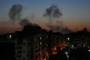 Οι μυστικές υπηρεσίες των ΗΠΑ πιστεύουν ότι η Κίνα ετοιμάζεται να βοηθήσει το Ιράν – Μπαράζ βομβαρδισμών σε Βηρυτό και Τεχεράνη, σειρήνες στο Τελ Αβίβ