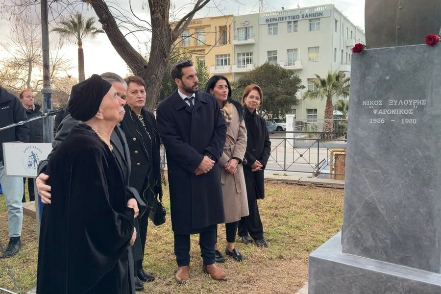 Συγκίνηση στα αποκαλυπτήρια της προτομής του Νίκου Ξυλούρη