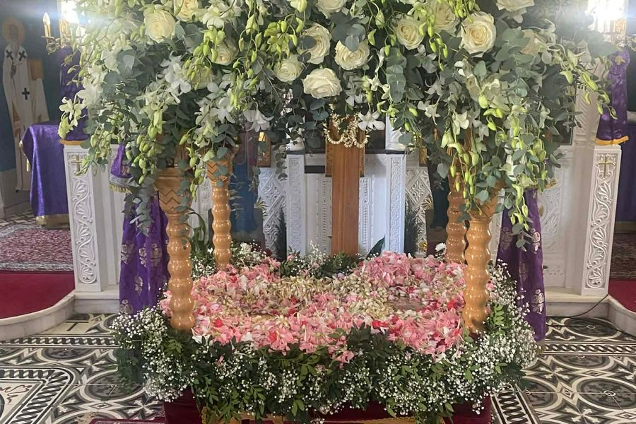 Μεγάλη Παρασκευή: Η Ακολουθία του Επιτάφιου Θρήνου – Σε εξέλιξη το Θείο Δράμα