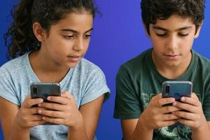 Τέλος στα social media για παιδιά κάτω των 15 ετών: Το χρονοδιάγραμμα και οι αλλαγές από το 2027