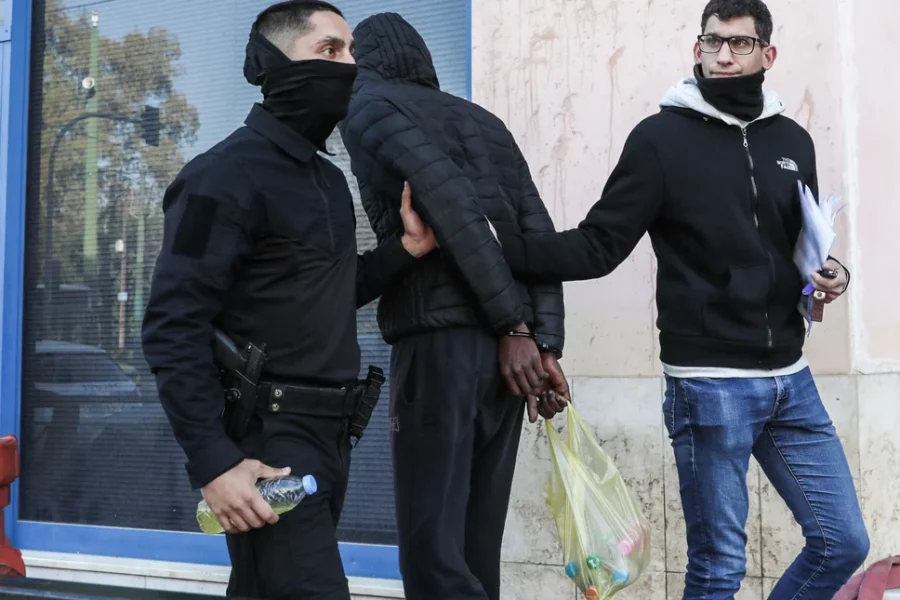 Το βαρύ ποινικό παρελθόν του Σουδανού που παρέσυρε τη 16χρονη στη Λιοσίων