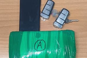 Αστυνομικός σκύλος «ξετρύπωσε» πάνω από ένα κιλό κοκαΐνης σε πορτ μπαγκάζ