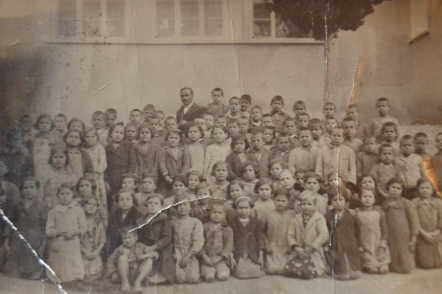 Σεπτέμβριος 1941. Ο Εμμανουήλ Λουλακάκης, υπουργός γενικός διοικητής Κρήτης, απευθύνεται στους δασκάλους