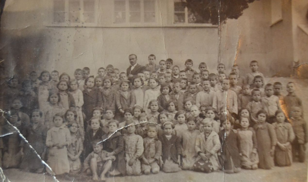 Σεπτέμβριος 1941. Ο Εμμανουήλ Λουλακάκης, υπουργός γενικός διοικητής Κρήτης, απευθύνεται στους δασκάλους