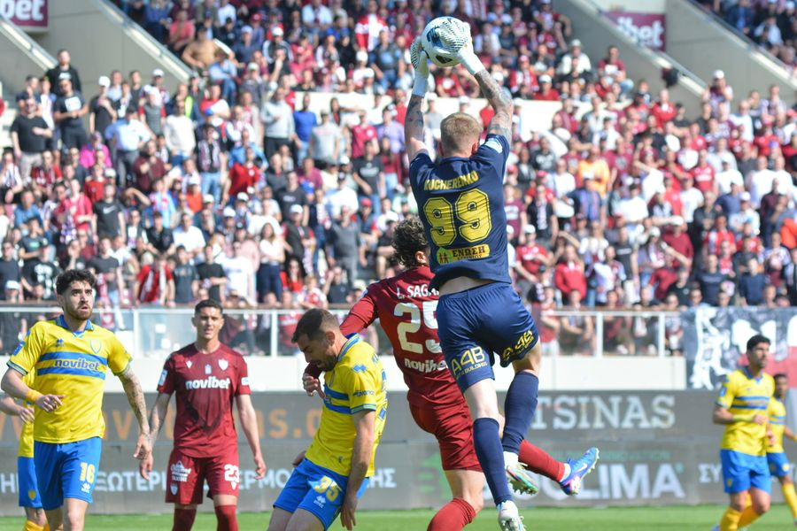 Super League: Πέρασε από τη Λάρισα ο Παναιτωλικός και βάζει σε μεγάλους μπελάδες την ΑΕΛ