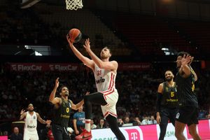 GBL: Απόλυτος Ολυμπιακός, ρεκόρ ο Παπανικολάου