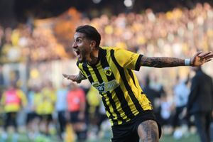 Super League: Θρίαμβος της ΑΕΚ κόντρα στον ΠΑΟΚ και “αγκαλιά” με τον τίτλο