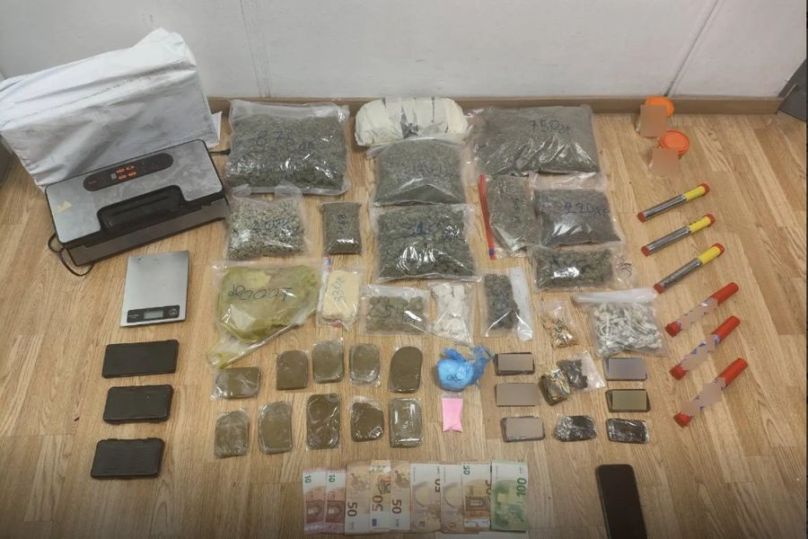 Special Delivery…ναρκωτικών: Το δέμα από το εξωτερικό που «έστειλε» 27χρονο με χειροπέδες στον Εισαγγελέα