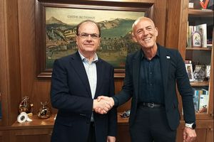 Συνάντηση του δημάρχου Ρεθύμνης με τον Επίτιμο Πρόξενο της Ελλάδας στο Αλικάντε, Manuel Serrano Espinosa