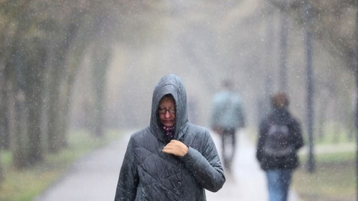 Η Μόσχα πλήττεται από ανοιξιάτικη χιονοθύελλα, πτήσεις ακυρώθηκαν και δένδρα ξεριζώθηκαν