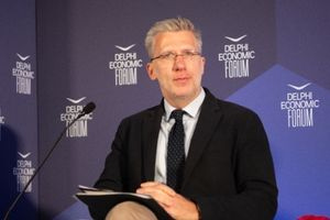 Άκης Σκέρτσος: Ο εξωραϊσμός του παρελθόντος και το στρατηγικό αδιέξοδο του ΠΑΣΟΚ