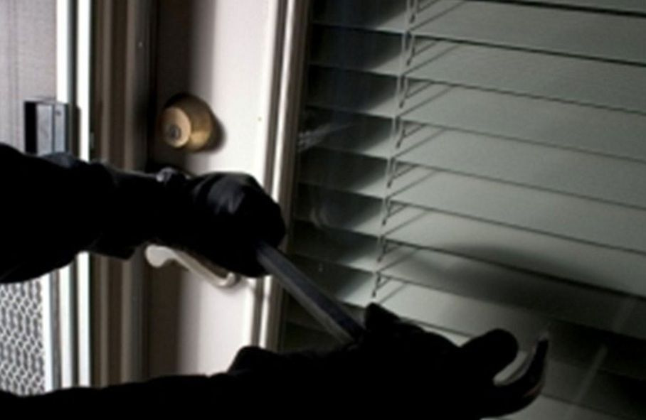 «VIP» διαρρήκτες στα δίχτυα της ΕΛ.ΑΣ.: Η λεία των 300.000 ευρώ και οι γνώριμοι «επισκέπτες» των Νοτίων Προαστίων