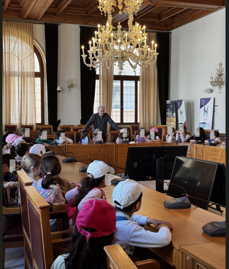 45ο Δημοτικό Σχολείου Ηρακλείου και Αλέξης Καλοκαιρινός: Μια συνάντηση γεμάτη χαμόγελα