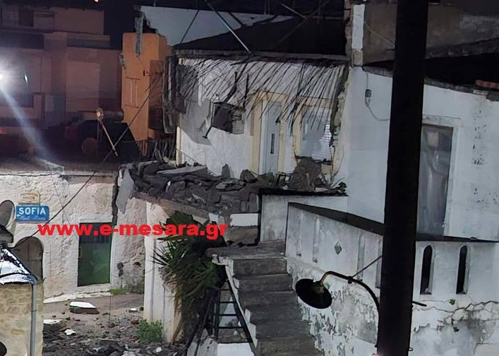 (ΦΩΤΟ): Μεσαρά: Κατέρρευσε μπαλκόνι σε χωριό μέσα στη νύχτα