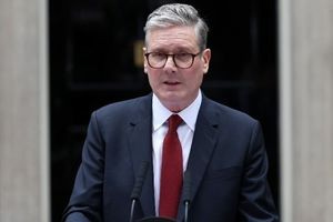 Κιρ Στάρμερ: Η Βρετανία δεν υποστηρίζει αποκλεισμό των Στενών του Ορμούζ