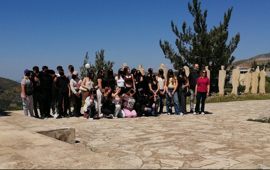 Δήμος Βιάννου: Μαθητές και εκπαιδευτικοί από το Γυμνάσιο Τυμπακίου στο Μουσείο Ολοκαυτώματος στον Αμιρά και στο Μνημείο Πεσόντων