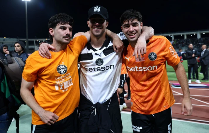 Περήφανος ο Μπάμπης Κωστούλας: Πανηγύρισε με τον αδερφό του και τον Ανδρούτσο!