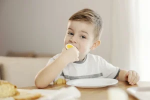 Το πασίγνωστο τρόφιμο που μπορεί να βοηθήσει τα παιδιά να ψηλώσουν