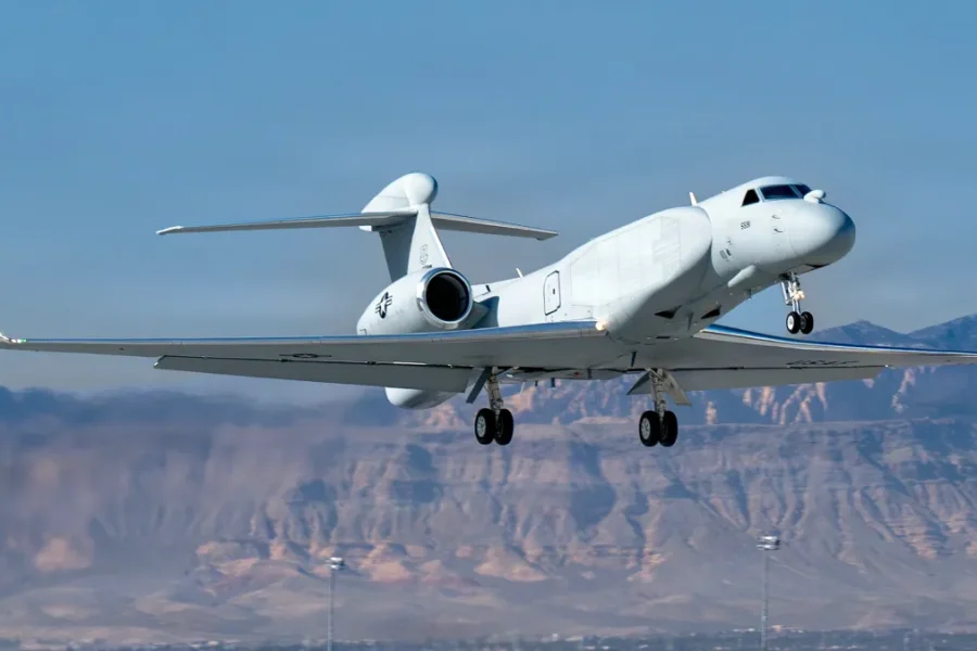 ΦΩΤΟ: Για πρώτη φορά στη Σούδα τα δύο ολοκαίνουργια αεροσκάφη των ΗΠΑ