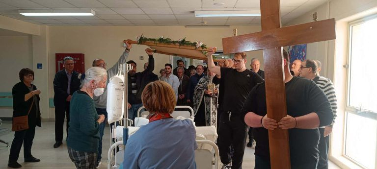 Κατάνυξη και συγκίνηση στην περιφορά του Επιταφίου του ΠΑΓΝΗ