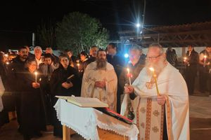(ΦΩΤΟ) Χανιά: Νωρίτερα το «Χριστός» Ανέστη στα Κεραμειά