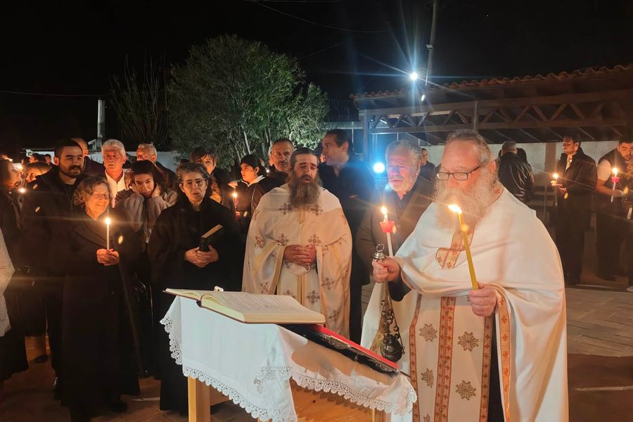 (ΦΩΤΟ) Χανιά: Νωρίτερα το «Χριστός» Ανέστη στα Κεραμειά