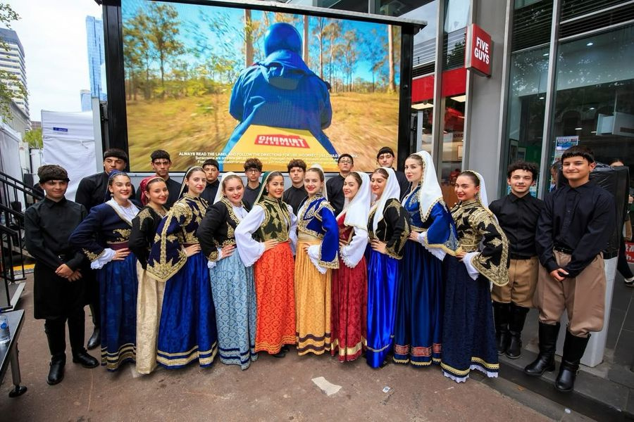 Το εντυπωσιακό άλμπουμ της χορευτικής ομάδας της Κρητικής Αδελφότητας Μελβούρνης και Βικτόρια από το φεστιβάλ “Αντίποδες”