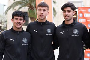 Παίκτες του ΟΦΗ έκαναν ….προθέρμανση για τον τελικό του Κυπέλλου στο κέντρο του Ηρακλείου