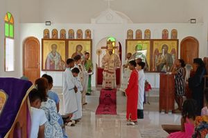 Ο Χανιώτης Επίσκοπος Ματζούνγκα και Βόρειας Μαδαγασκάρης που έχει κερδίσει το ποίμνιο και τον κλήρο