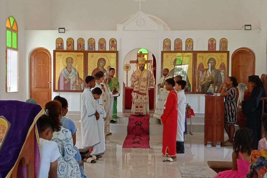 Ο Χανιώτης Επίσκοπος Ματζούνγκα και Βόρειας Μαδαγασκάρης που έχει κερδίσει το ποίμνιο και τον κλήρο