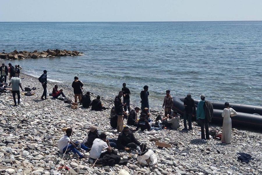 Νέα άφιξη μεταναστών στην παραλία της Άρβης (βίντεο)