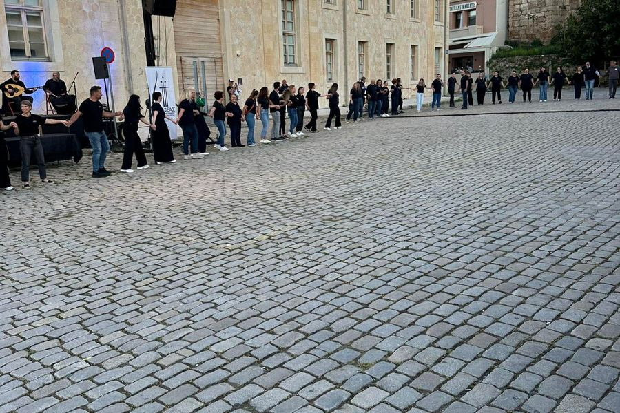 ΦΩΤΟ: «Χανιά χορεύουν σήμερα, κι όλη η Ελλάδα σμίγει!»