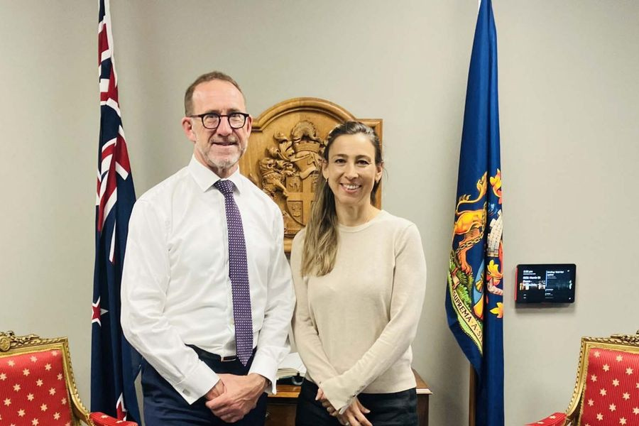 Συνάντηση της Προέδρου του Συλλόγου Κρητών Νέας Ζηλανδίας με τον νέο Δήμαρχο Ουέλιγκτον