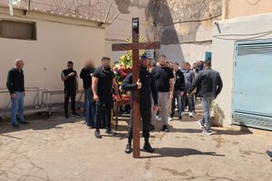 (ΦΩΤΟ) Φυλακές Αλικαρνασσού: Επιτάφιος της ελπίδας πίσω από τα σίδερα