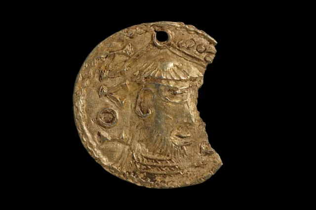 Ανακαλύφθηκε χρυσό μενταγιόν του 9ου αιώνα με την μορφή του Ιωάννη του Βαπτιστή