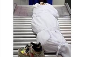 Προσοχή σκληρές εικόνες – Νεκρή από ισραηλινά πυρά 13χρονη μπροστά στους συμμαθητές της στη Γάζα, σύμφωνα με υγειονομικούς