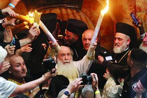 Ανάσα η εκεχειρία για τη μεταφορά του Αγίου Φωτός