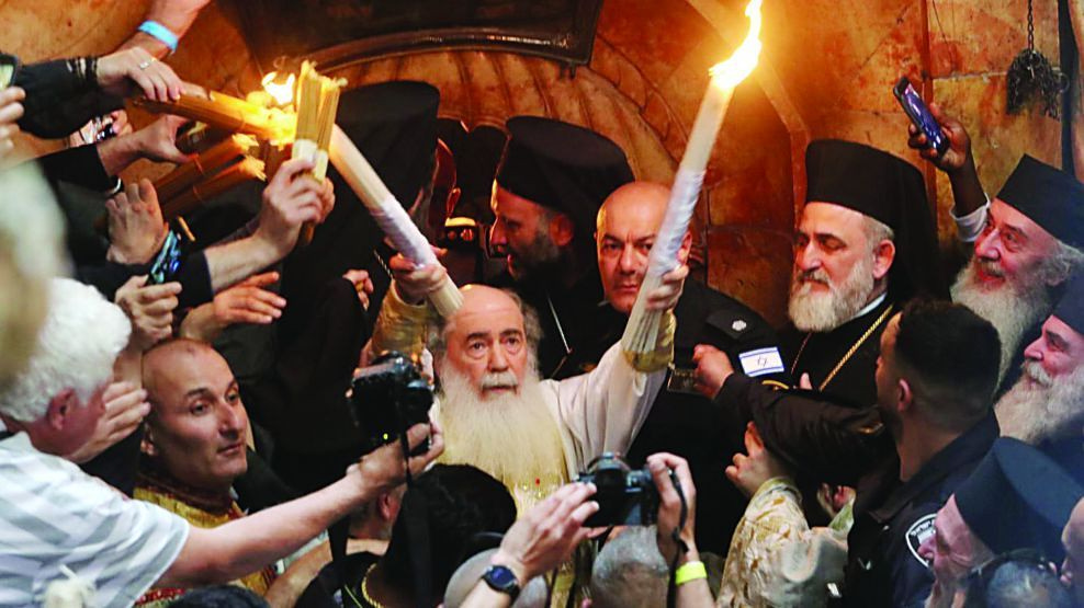 Ανάσα η εκεχειρία για τη μεταφορά του Αγίου Φωτός