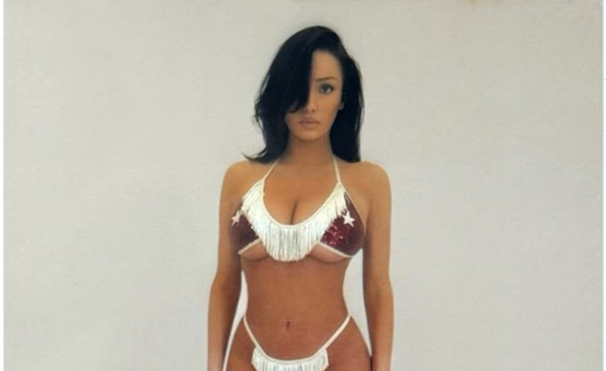 Μπιάνκα Σενσόρι: Viral η νέα αποκαλυπτική της εμφάνιση με τοσοδούλι «αστεράτο» μπικίνι