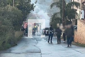(ΦΩΤΟ) Στις… φλόγες ΙΧ εν κινήσει στα Χανιά