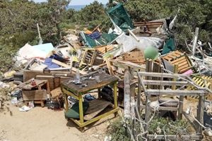 Έχτιζαν παραπήγματα με αρχαία στη Γαύδο
