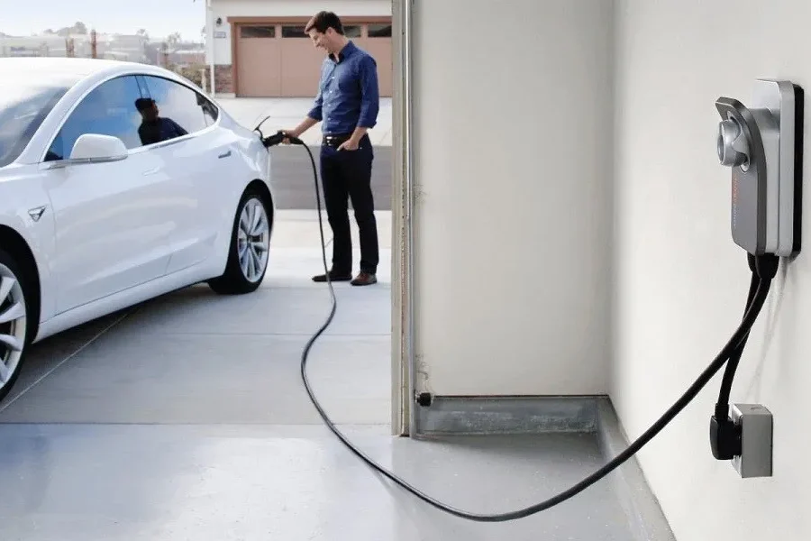 Αυξανόμενο ενδιαφέρον για τα ηλεκτρικά οχήματα δείχνουν οι Ευρωπαίοι, σύμφωνα με έρευνα