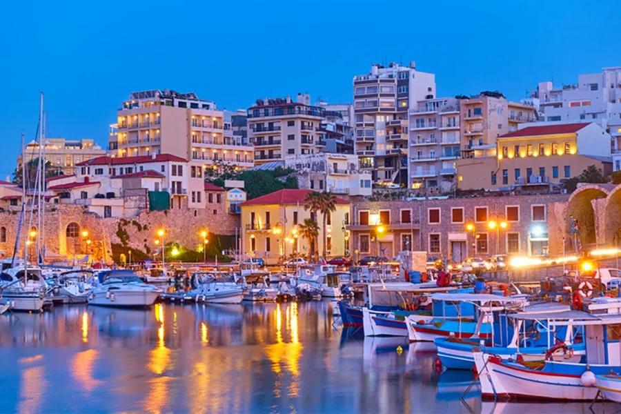 Με οδηγό το Πάσχα «ανοίγει» η τουριστική σεζόν – Θετικά μηνύματα από Κρήτη, Ρόδο και Σαντορίνη