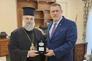 Συνάντηση του προέδρου του Παγκοσμίου Συμβουλίου Κρητών με τον νέο Μητροπολίτη Κυδωνίας και Αποκορώνου