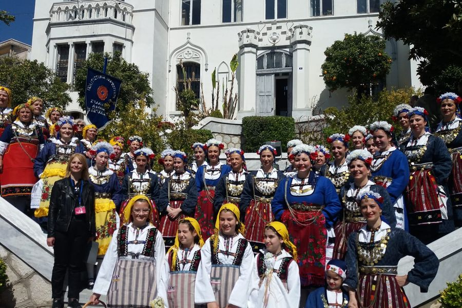 Με το δρώμενο της παραδοσιακής φορεσιάς ξεκινησαν σήμερα οι «Λαζαρίνες» στην Αιανή Κοζάνης